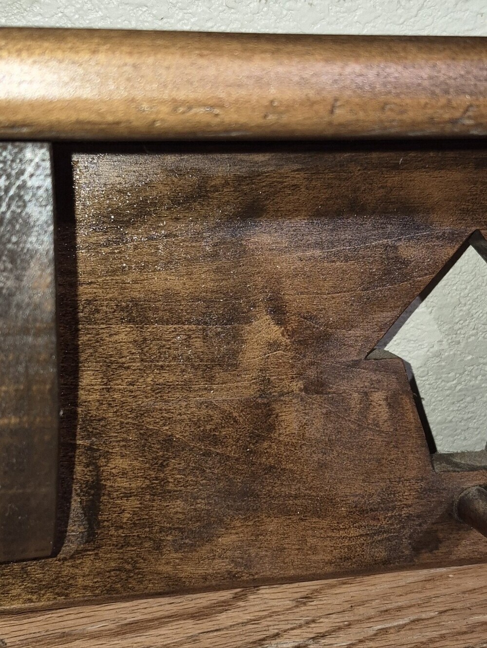 Large Old Country Wood Display Shelf, With 2 Peg Hooks - Picture 8 of 9